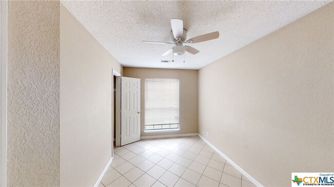 Building Photo - 2406 Timberline Dr