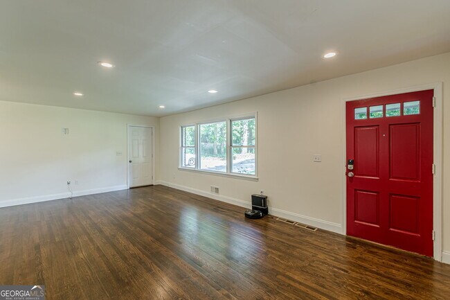Building Photo - 427 Peyton Rd SW