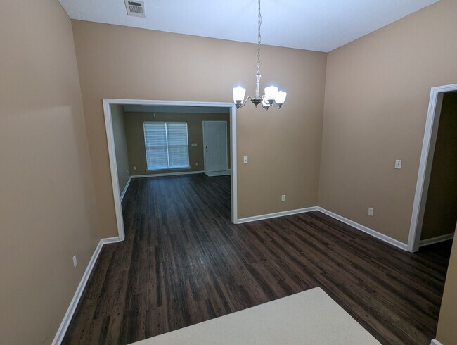 Building Photo - Nice 2 bedroom 2 Bath Villa Available NOW