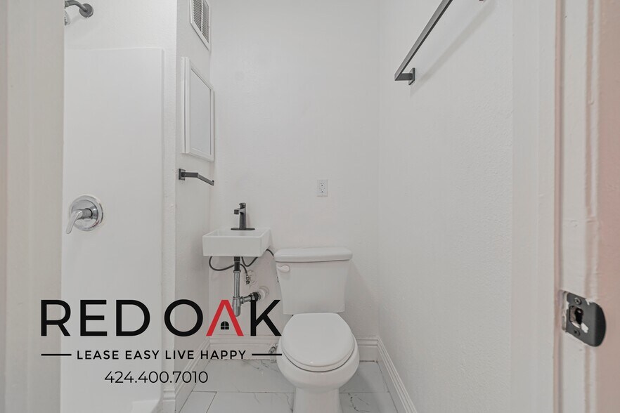 Building Photo - 744 Beacon Ave