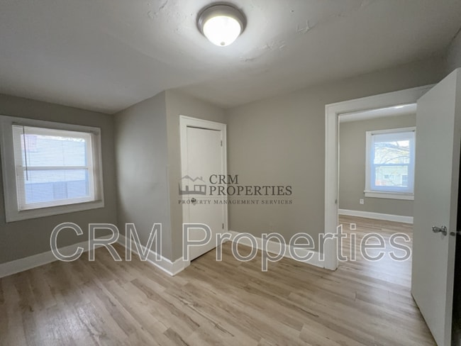 Building Photo - 301.5 N Temple Ave