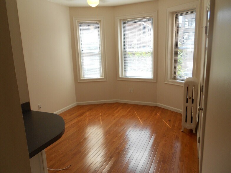 33-11 - 1 Haviland St