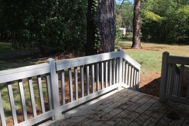 Building Photo - 1403 Greenbrier Ct