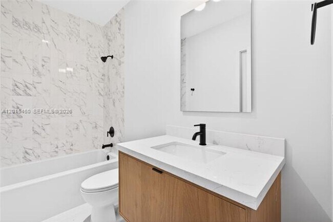 Building Photo - 515 NE 61st St