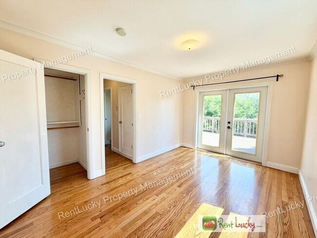 Building Photo - 2130 Montvale Pl W