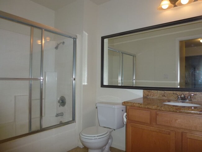 Building Photo - Beautiful Condominium in Gated Community i...