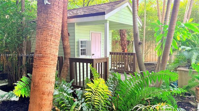 Building Photo - 2301 S Miami Ave