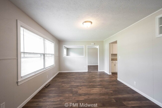 Building Photo - "Charming 3-Bedroom Haven in Mooresville –...