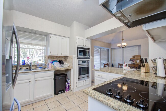 Building Photo - 5010 Village Springs Dr