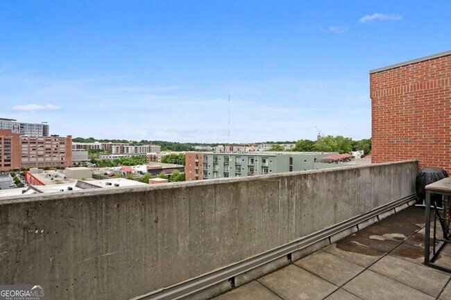 Building Photo - 640 Glen Iris Dr NE