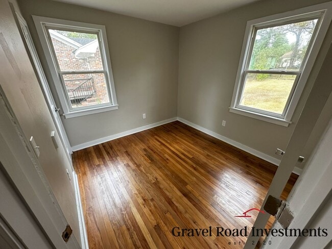 Building Photo - For Rent: Newly Remodeled 3 Bedroom / 1 Bath Home