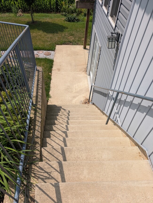 Building Photo - 1805 Hillshire Dr