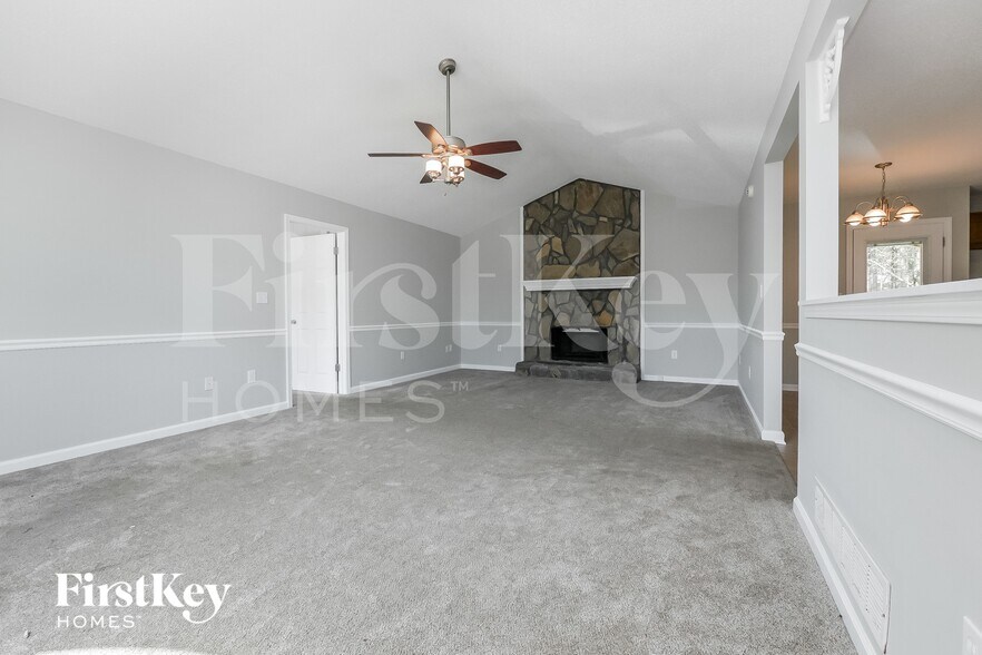Building Photo - 221 Whitney Ln