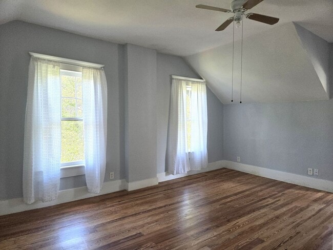 Building Photo - Move in Ready Historic Home in Downtown Cl...