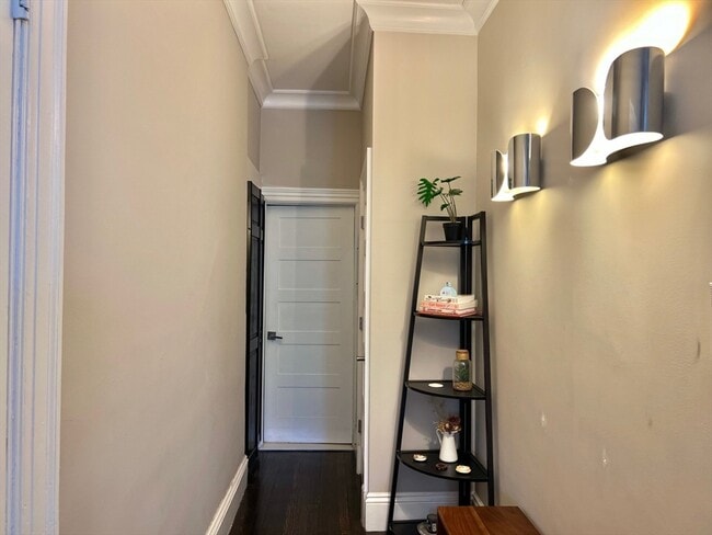 Building Photo - 1060 Beacon St