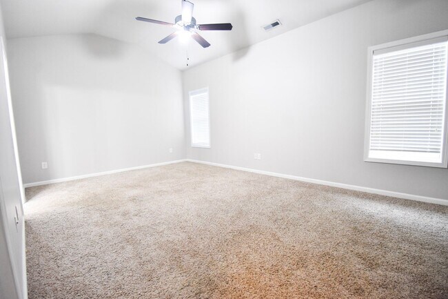 Building Photo - Coming Soon: 3 BEDROOM 2 BATHROOM - PETS C...