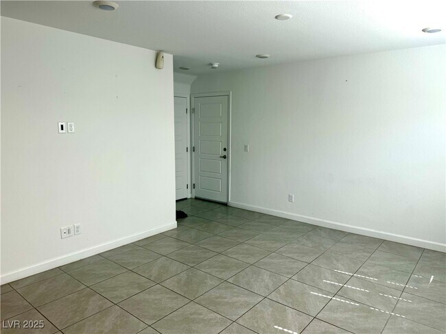 Building Photo - 3526 Golden Chariot Ave