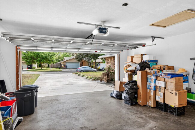 Building Photo - 4604 NW 44th Pl