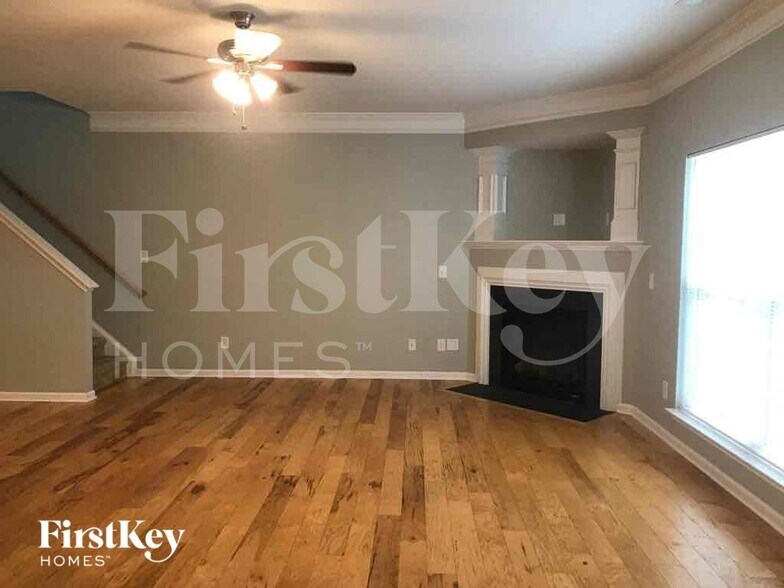 Building Photo - 1428 Paulonia Way