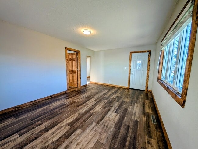 Building Photo - 906 S 1st St