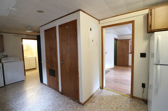 Building Photo - 1 Bed/1 Bath Home steps from the Downtown Campus - Available Now, June, July or August!
