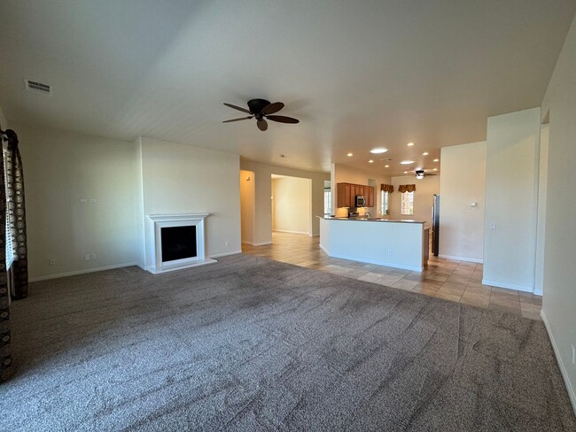 Building Photo - 55 + Community of Sun City Del Webb in App...