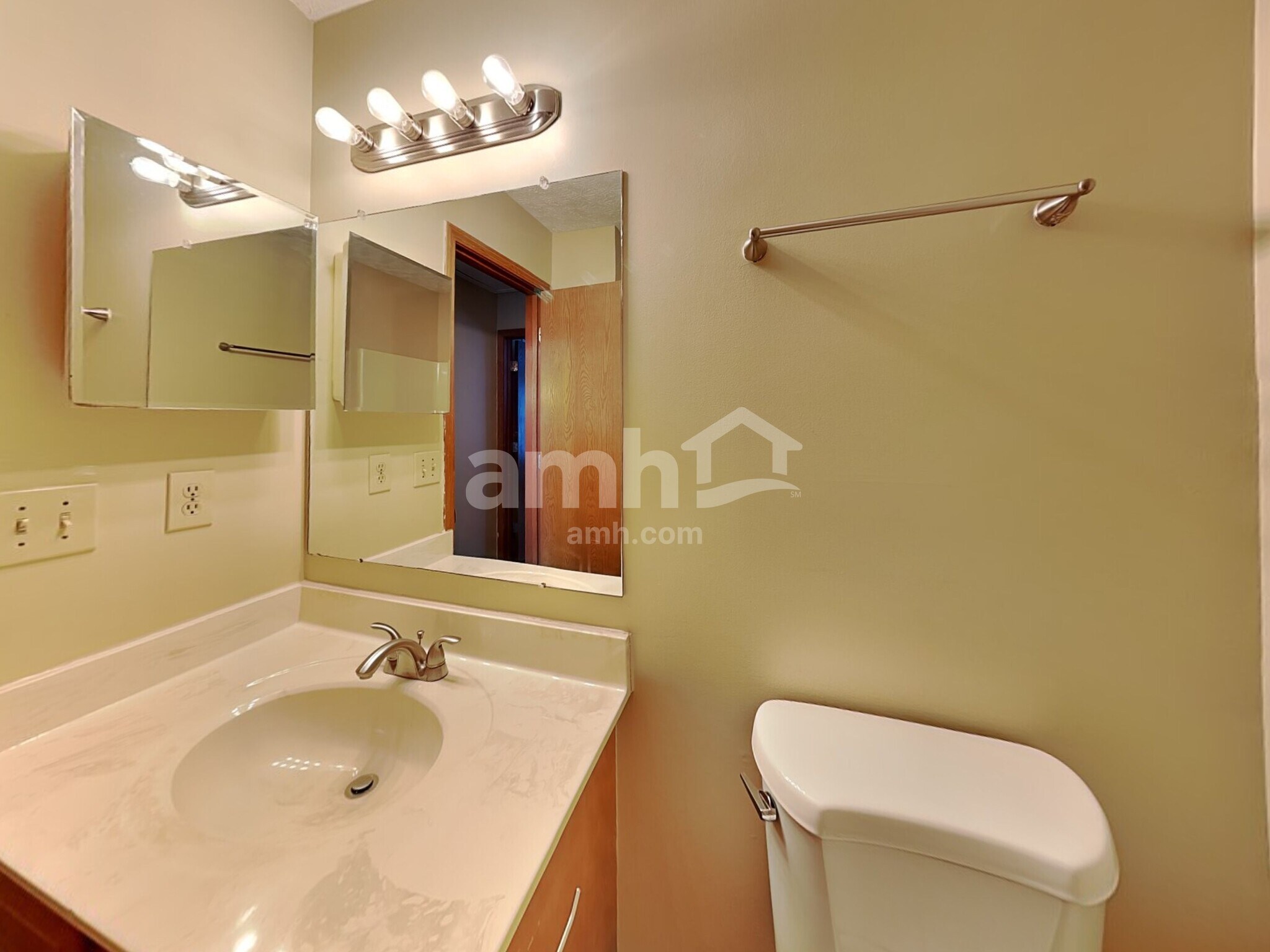 Building Photo - 2545 Willowgate Rd