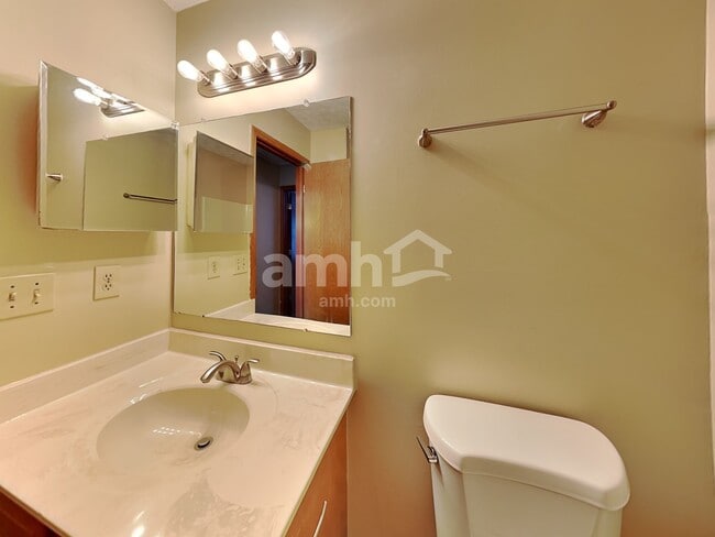 Building Photo - 2545 Willowgate Rd