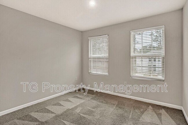 Building Photo - 5958 Creekside Crossing Dr