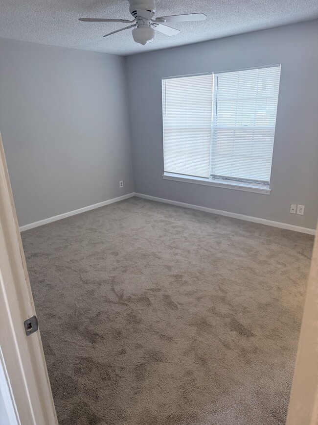 Building Photo - 206 Kettering Way