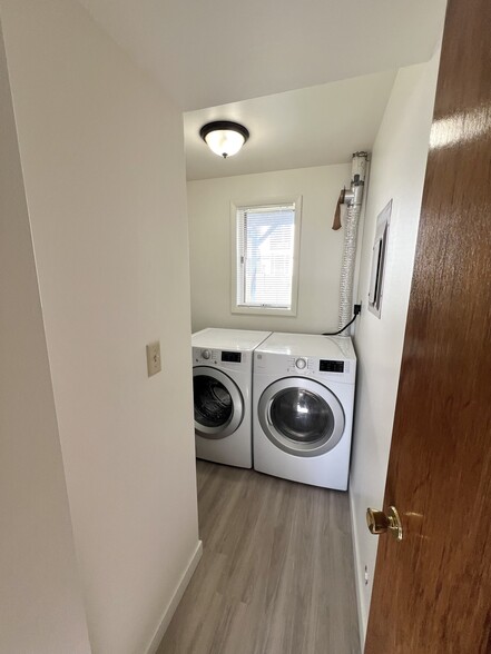 Laundry Room - 219 14th Ave S