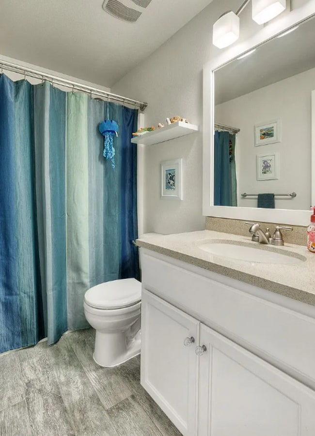 Building Photo - Beautiful Designer 3 bedroom home in Quiet...