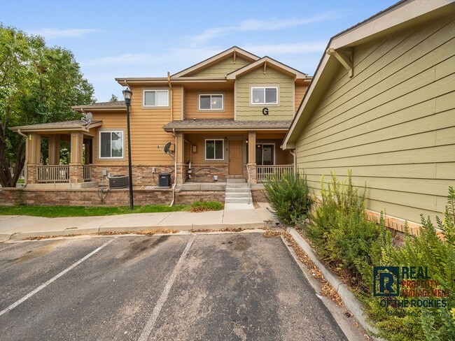 Building Photo - Amazing 3 bed, 3.5 bath Condo in Rigden Farm!