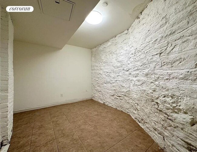 Building Photo - 535 E 87th St