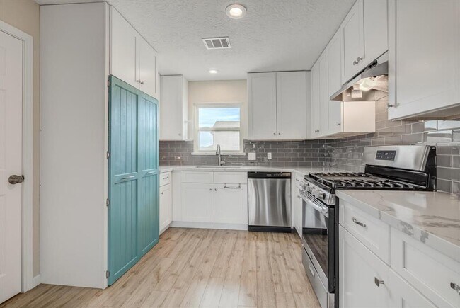 Building Photo - 1099 Redfish St