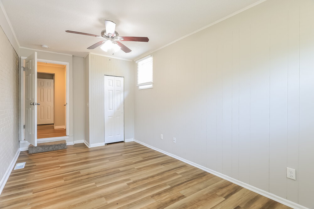 Building Photo - 817 Hillview Dr