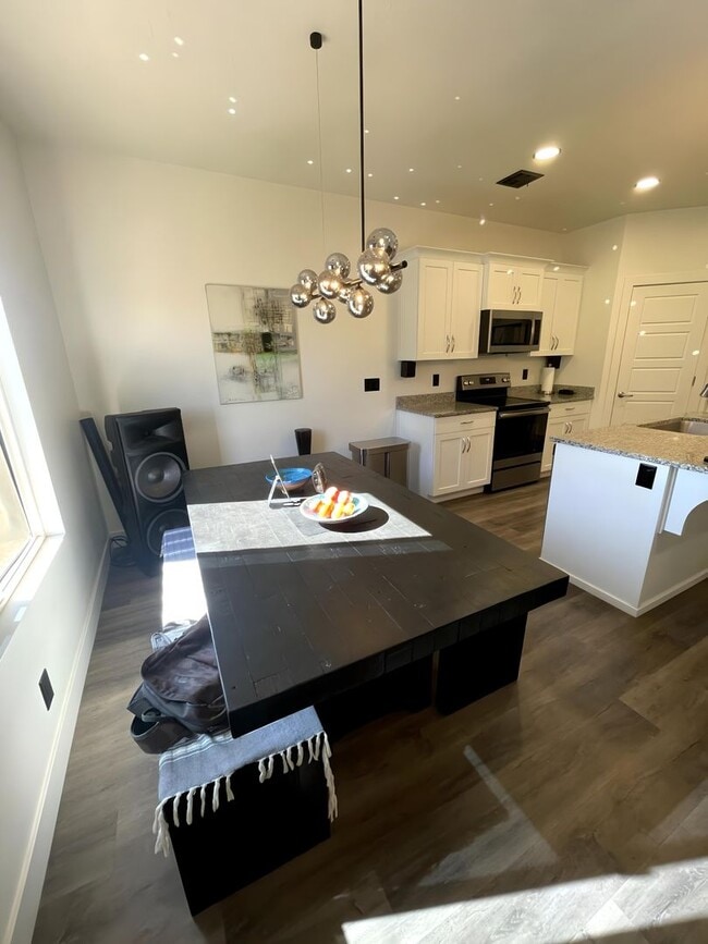 Building Photo - 543 Stewart Crk Cv