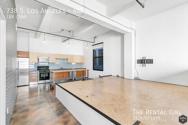 Building Photo - 738 S Los Angeles St