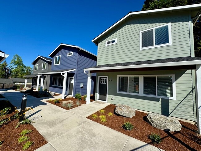 Primary Photo - Newly Built 3 Bed, 2.5 Bath Cottage Homes with Free Wifi Internet