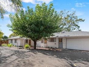 Building Photo - Spacious Single Family Home