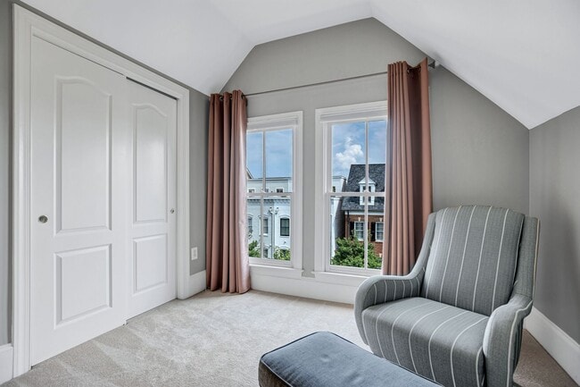 Building Photo - Stunning 4BR All-Brick End-Unit Townhome with Rooftop Terrace in Potomac Greens