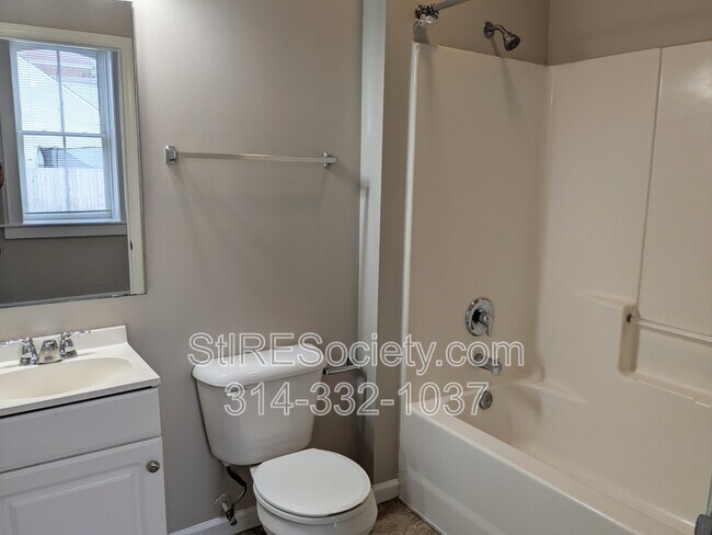 Building Photo - 229 Steins St