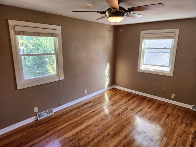 Building Photo - 5513 Forest Ave