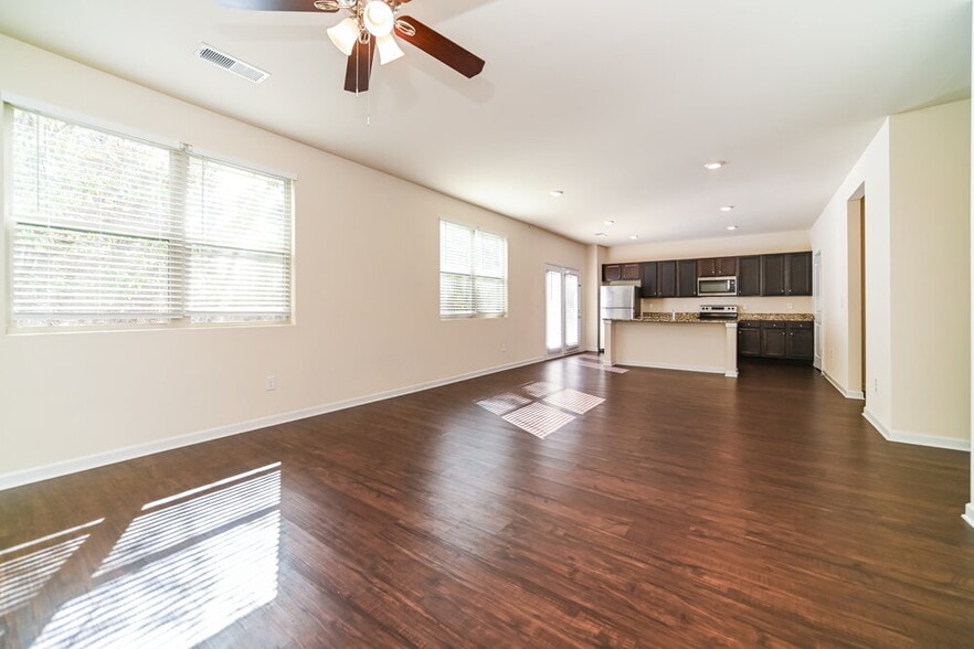 Building Photo - 504 Overo Dr