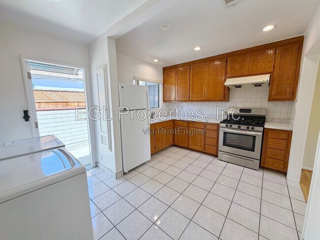 Building Photo - 5433 Cartwright Ave