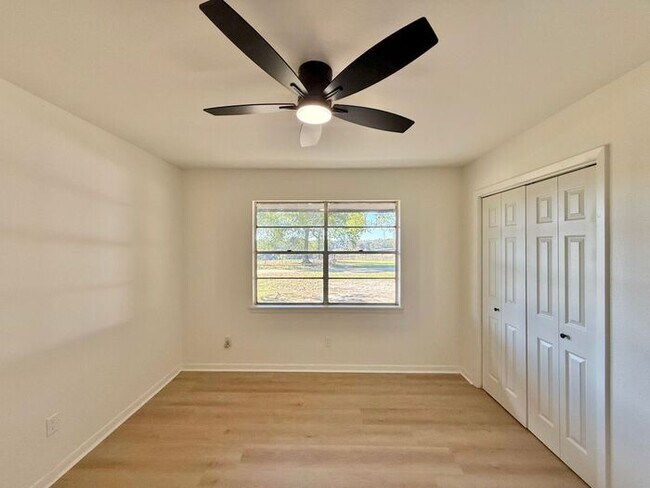 Building Photo - Spacious 3-Bedroom, 2-Bath Home with Bonus...