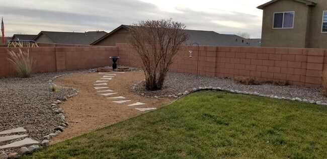 Building Photo - 1143 Desert Sunflower Dr NE