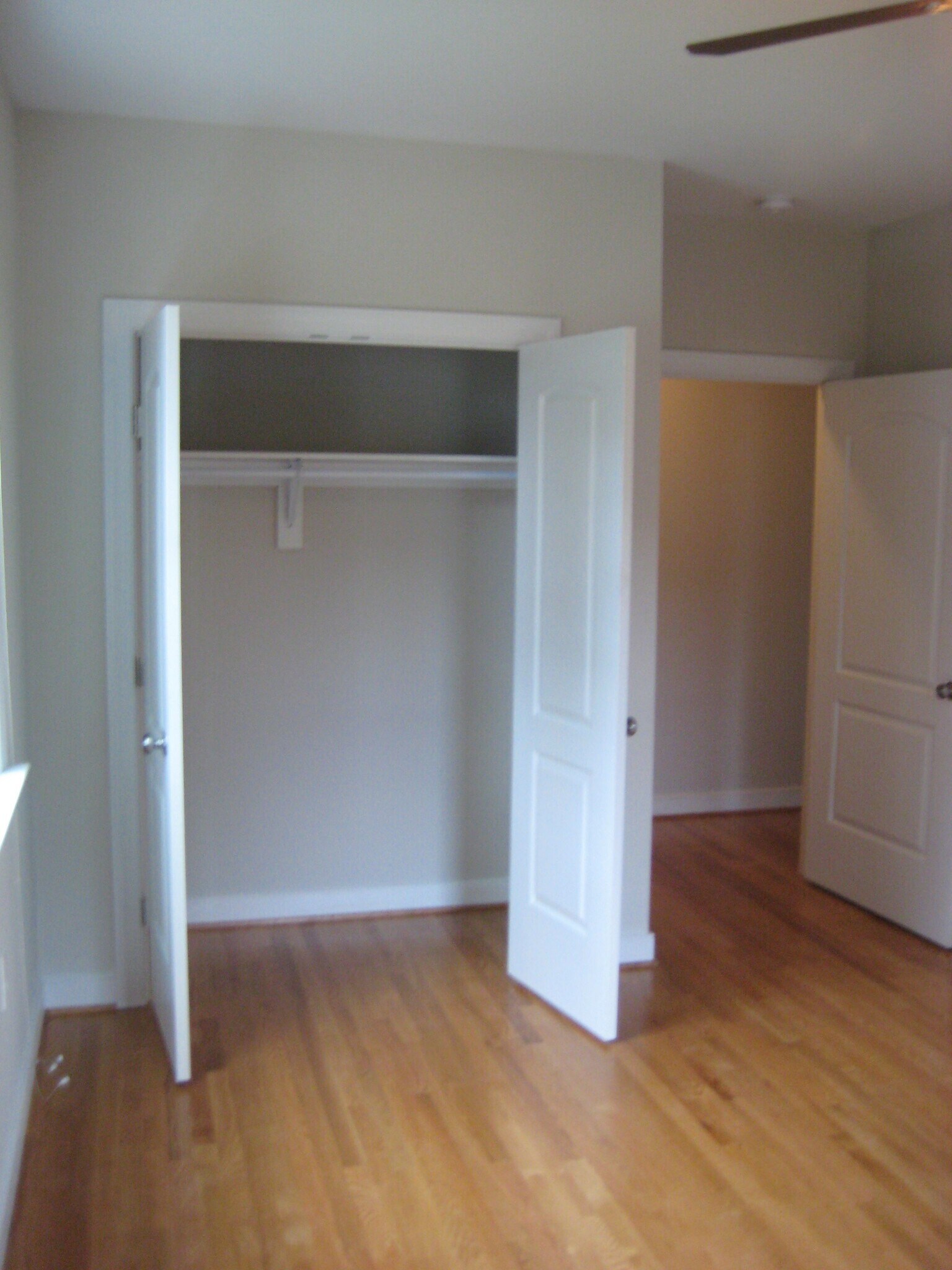 Building Photo - 715 W Clay St