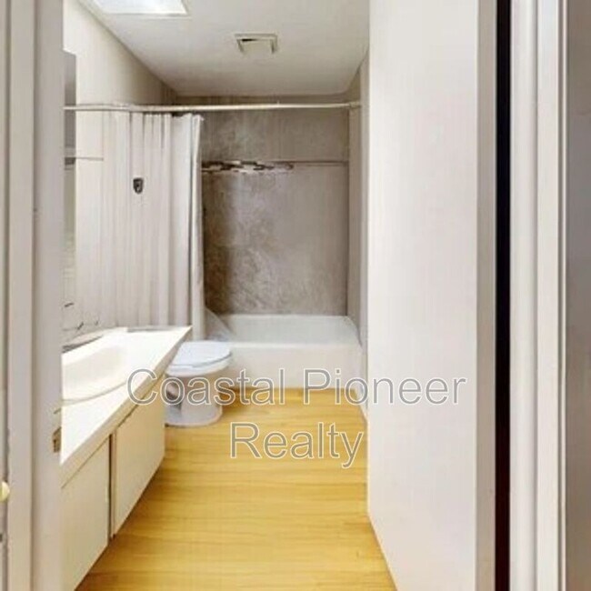 Building Photo - 12356 Capri Cir N