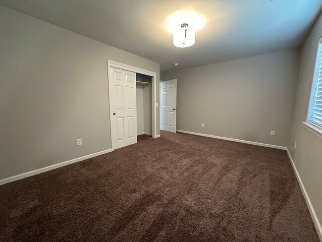 Building Photo - 921 Quail Point Ct